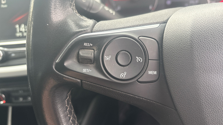 Vauxhall Crossland X 1.2T [110] Griffin 5dr [6 Spd] [Start Stop] Petrol Hatchback